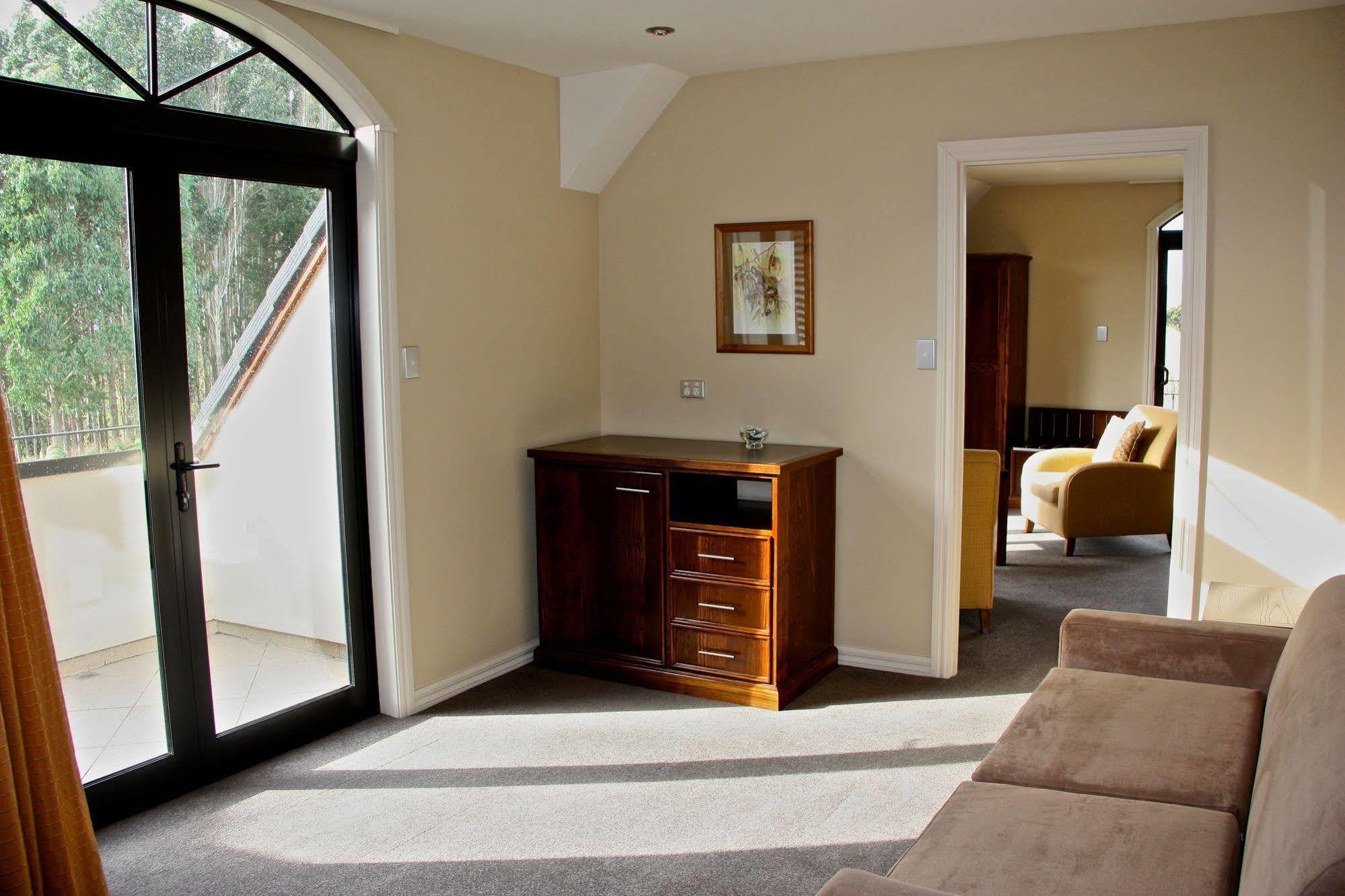 Dock Bay Lodge Te Anau Exterior photo