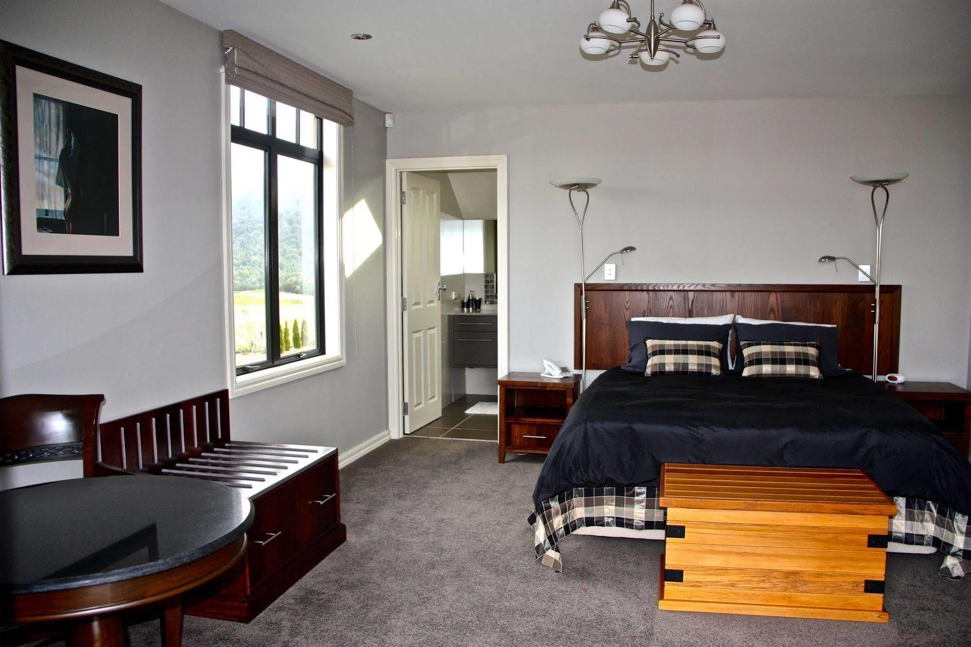 Dock Bay Lodge Te Anau Exterior photo