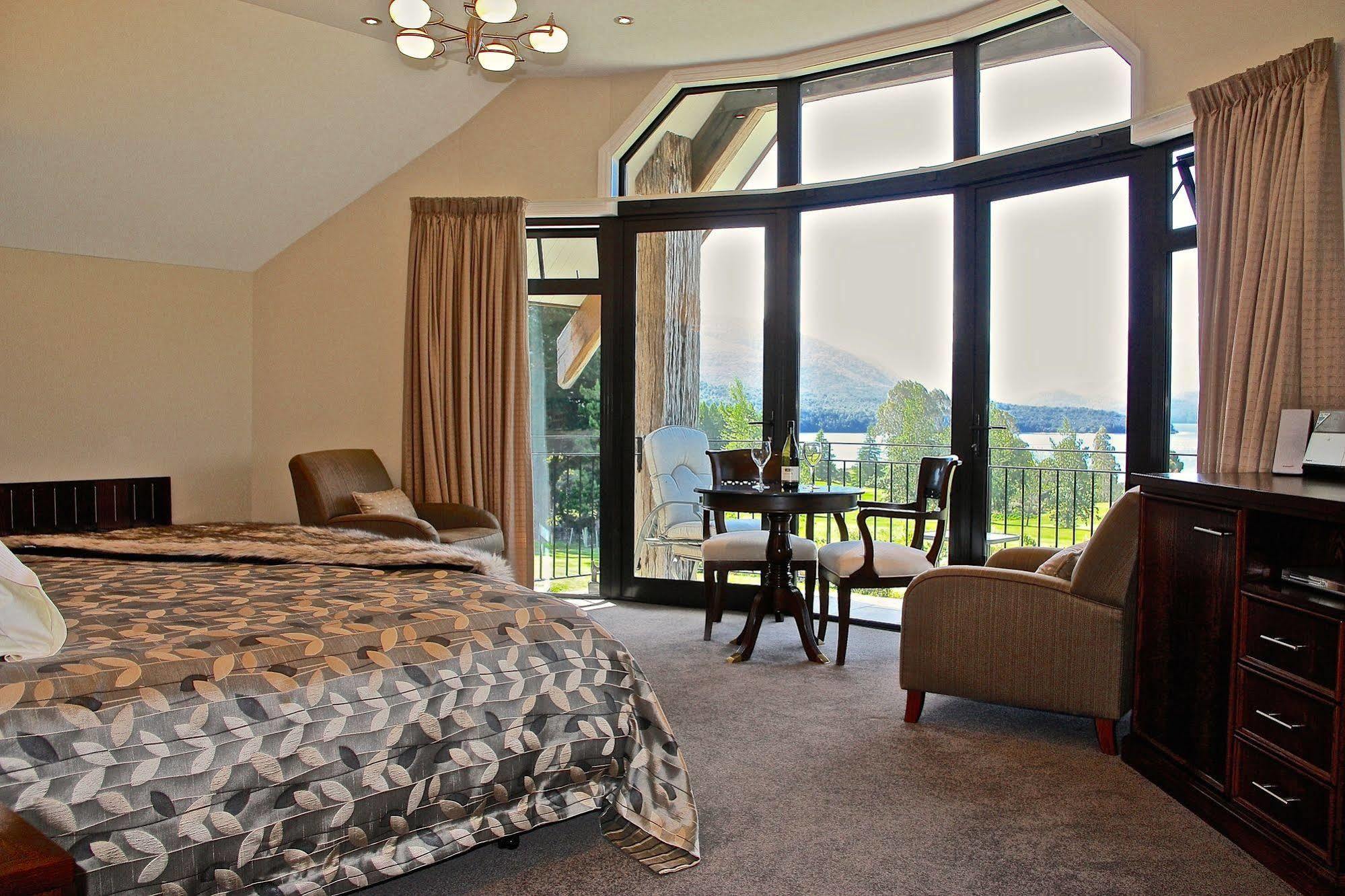 Dock Bay Lodge Te Anau Exterior photo