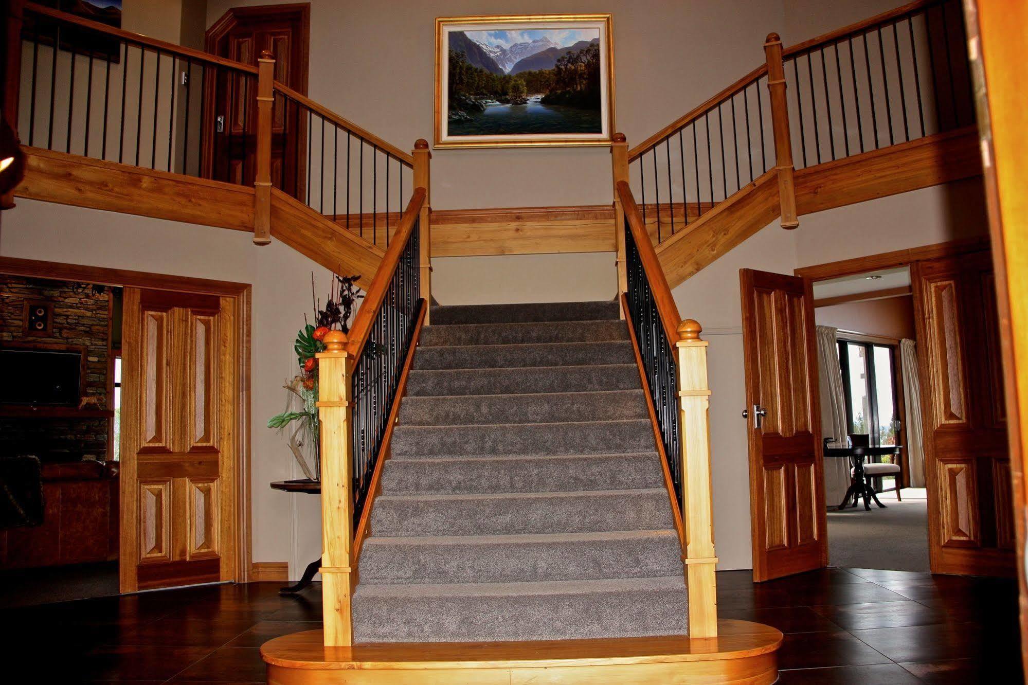 Dock Bay Lodge Te Anau Exterior photo