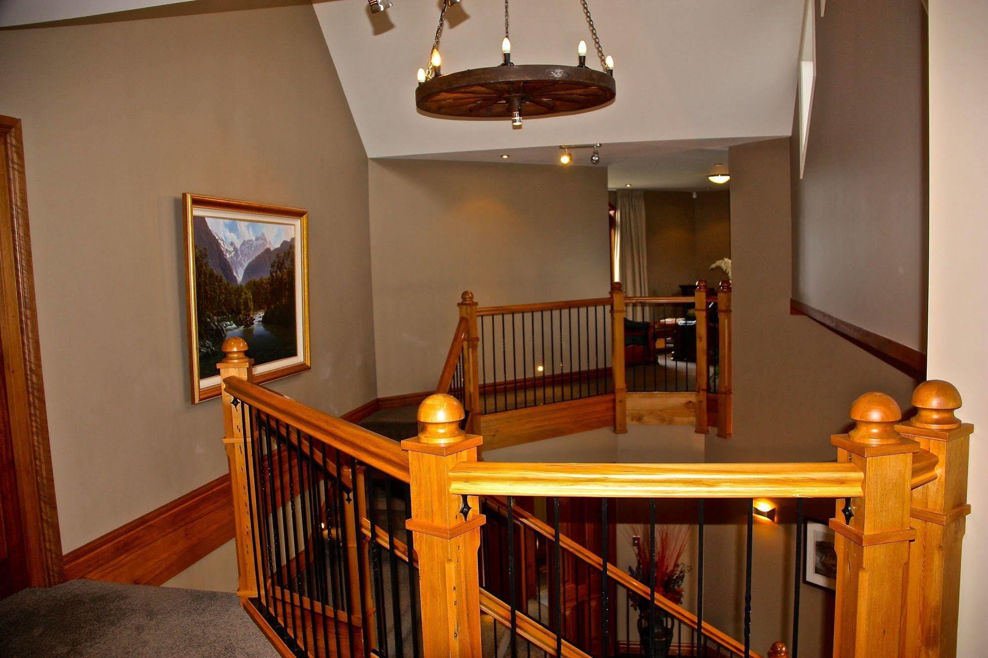 Dock Bay Lodge Te Anau Exterior photo